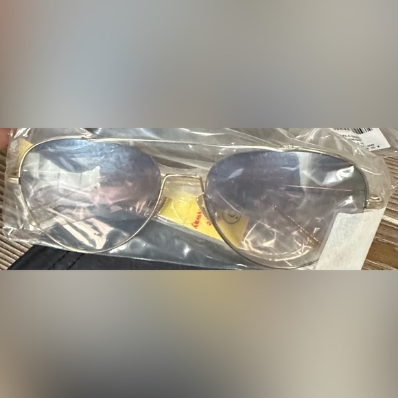 NWT Rag & Bone Aviator Sunglasses — Gold Frame Blue Gradient Lens Classic Luxury main image 4